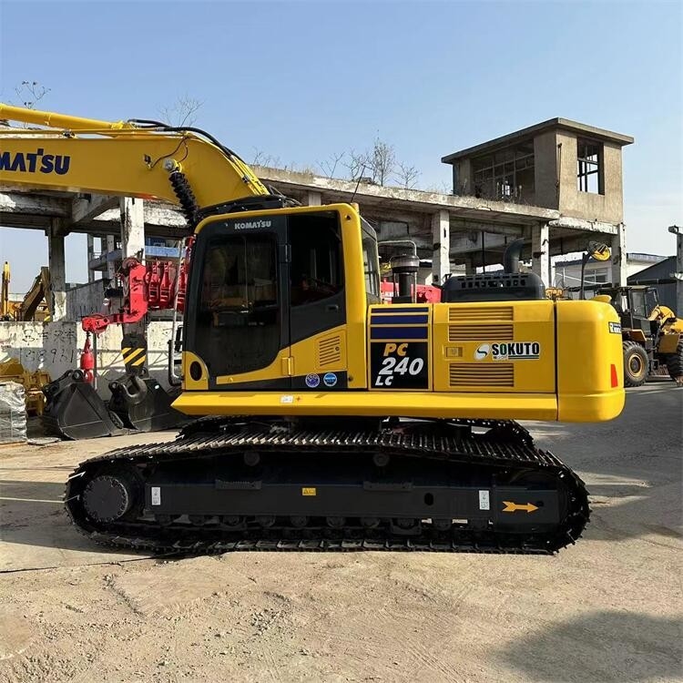 PC240-8 Эксплуатационные экскаваторы Komatsu 24 тонны экскаватор типа Crawler