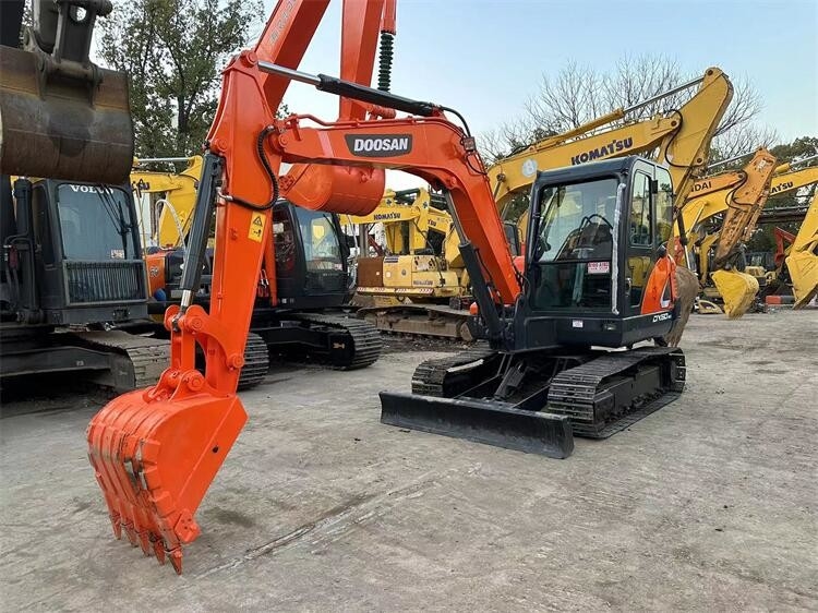 Подержанный экскаватор Doosan Dx60 экскаватор Doosan 6 тонн с двигателем YANMAR