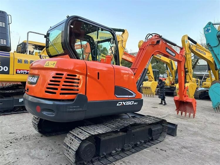 Подержанный экскаватор Doosan Dx60 экскаватор Doosan 6 тонн с двигателем YANMAR
