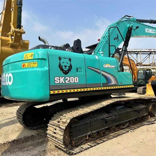 Durable Kobelco SK200-8 Excavator 20 Ton Class with Operator Comfort Features