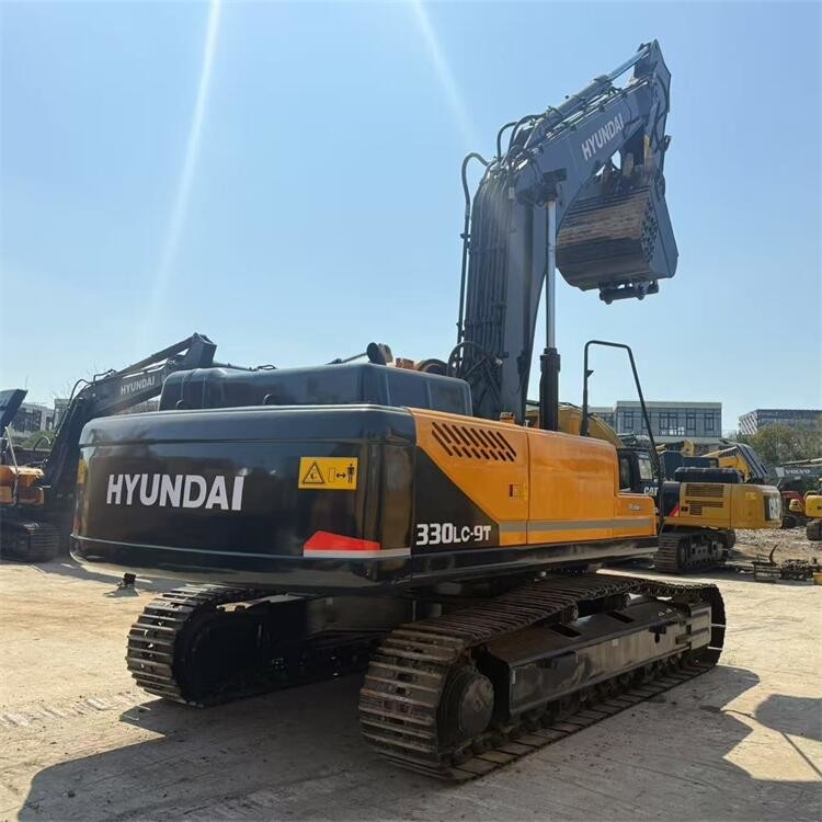 Well-Maintained Hyundai 330LC-9S 33 Ton Crawler Excavator For Heavy-Duty Work
