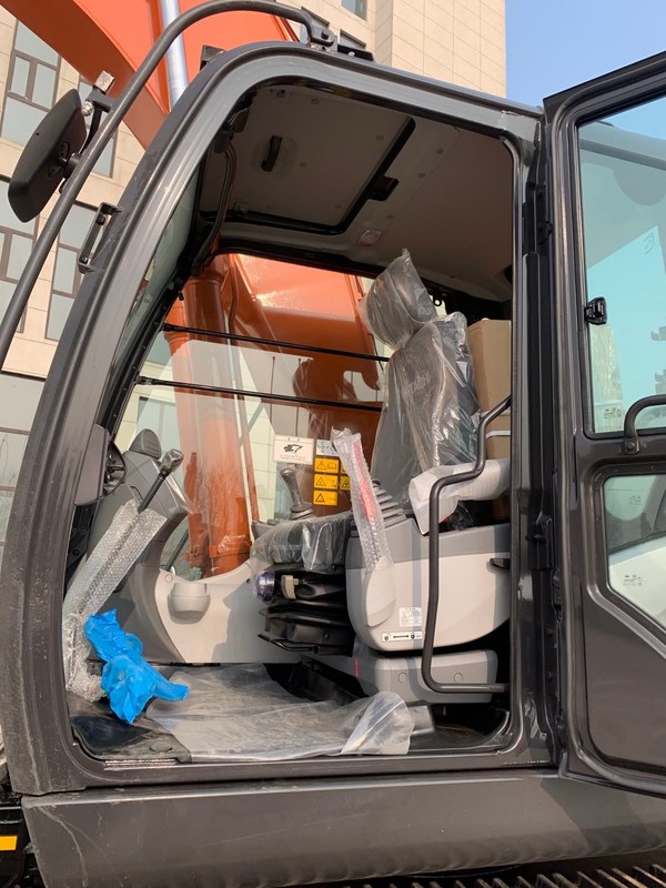 90% New Hitachi ZX250-3 Used Excavator 25 Ton Digger with 4001-6000 Working Hours